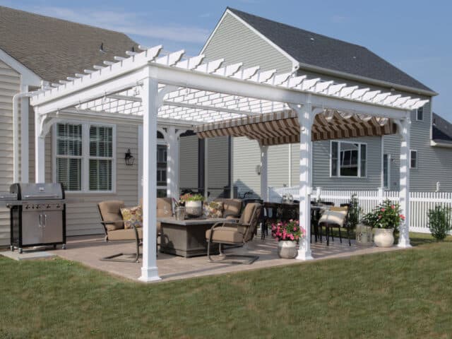 14x20-Vinyl-Traditional-Pergola-Keefer-1-new_-640x480
