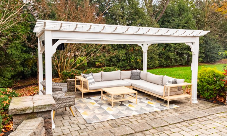 Traditional-pergola-1000x600-1-768x461