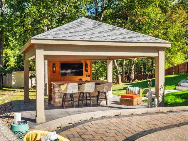 Vinyl-Bellavue-hip-roof-Pavilion5-640x480